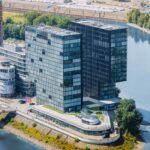 Luxuriöses Hyatt Hotel im Düsseldorfer MedienHafen, stilvolle Kulisse für Reisen und Escort Düsseldorf